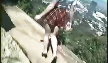 Cô sec dit nhau khong che gái tóc vàng cởi trần và đi vuốt ve