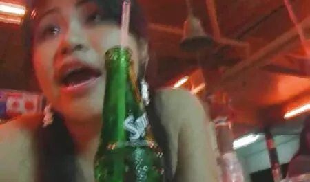 Cô gà đã làm mọi cách để không tự mình làm bài tập về môn toán và anh trai kế của cô ấy không hài lòng với điều này, nhưng con đĩ quỳ xuống trước mặt anh ta và clip sec khong che trước khi anh ta mở miệng, cô ta đã ngậm dương vật của anh ta vào miệng và bú anh ta, và khi anh ta viết xong thì anh ta đã đụ con đĩ
