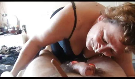 Người phụ nữ xinh đẹp châu Á không thể bị tê cóng bởi hai chàng trai sec hd khong che