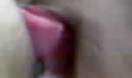 Sexy tóc p sec khong che vàng đi tiểu