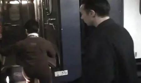 Cô con gái đã làm cho phim sec dit nhau ko che cha mình món quà tuyệt vời nhất vào ngày sinh nhật của ông ấy và đó là một cú thổi kèn sâu, nhưng người đàn ông muốn thâm nhập vào cái lỗ chặt chẽ của con chó cái với con cặc béo của mình