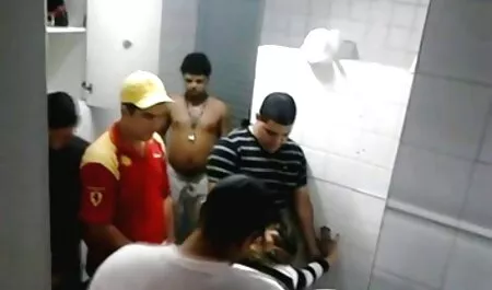 Sự quen biết với cha mẹ của một cô gái ngực khủng đã phim sec khong che gai xinh kết thúc trong tình dục điên rồ trong văn phòng sang trọng của cha trên bàn