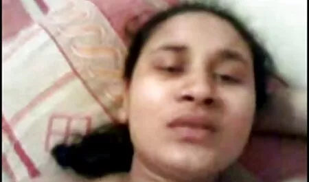 Một cô y tá trẻ đến các cuộc gọi phát triển hậu môn cho các mẹ nga và cứng fuck một đĩ với nhỏ sec kg che to cho một cuộc gọi sai