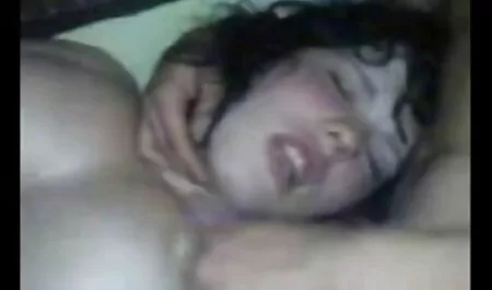Lông L. xem phim sec dit nhau khong che dildo