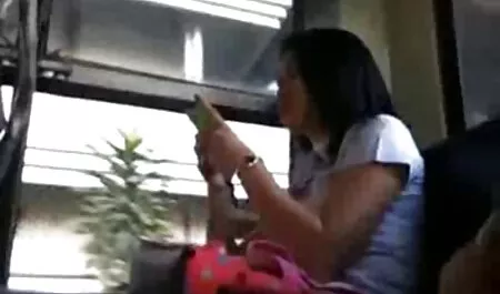 Ngay khi người đàn ông của ﻿sec khong che cô gái tóc vàng rực rỡ đi công tác, cô ấy đã ngay lập tức lao vào người tình của mình để làm tình bằng hậu môn cứng rắn với anh ta trong cái lỗ đã phát triển của mình