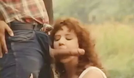 Một cô gái trong trang phục thỏ trèo dưới chăn cho phim sec khong che hay một chàng trai và cho anh ta thổi kèn, và khi cô ấy làm ấm âm hộ của mình với một người đấm bóp, cô ấy đã địt anh ta thật mạnh cho đến khi kết thúc bạo lực với tinh trùng trong âm hộ của cô ấy