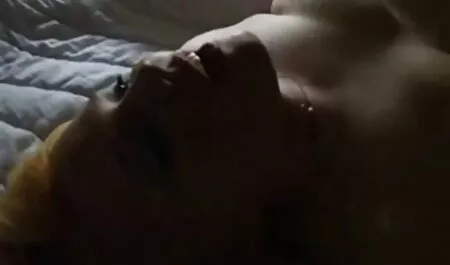 Đẹp chân tôn sùng erotica với một cô gái chân dài với ngón chân ngọt tai phim sec khong che ngào trong vớ màu đỏ và giày cao gót