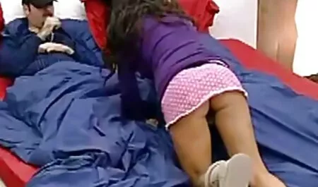 Bác sĩ làm hài lòng bệnh nhân phím sec khong che của mình với một dương vật giả khổng lồ