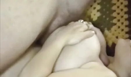 Cô phim sec k gái điếm hậu môn người Nga đã cố gắng để cho bạn trai của mình trong đít trong nửa giờ và cũng gọi người yêu của mình để anh ta đánh cô ta trong đít và xuất tinh bên trong