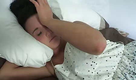 Sexy nữ sinh trong một chiếc váy cho thấy một phim sec khong tre thoát y tại bảng đen trước khi nhảy lên vòi nước cương cứng của tôi