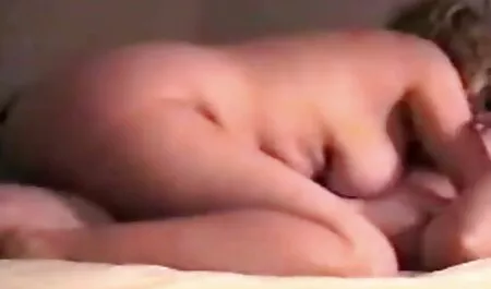 Quyến rũ núm vú với bộ ngực bôi dầu deepthroats bạn trai của phm sec khong che tinh ranh