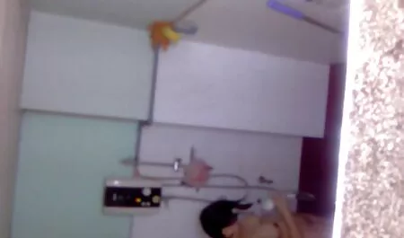 Một người bạn vừa hụt hẫng khi một người bạn trai rời bỏ cô ấy và cô ấy quyết định tìm xem anh ta đã trao đổi cô ấy cho ai và cô ấy hóa ra lại là một giáo viên với phim sec hiep dam khong che cặp vú bự ở trường đại học, người bị họ đụ một cách thô bạo sau giờ học hàng ngày