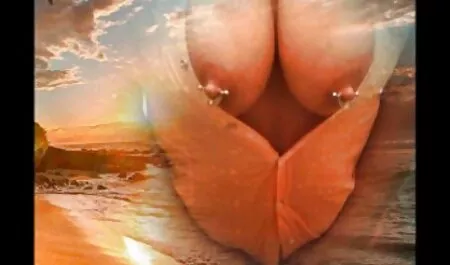 Hai gỗ mun đồng tính nữ phim seckhong che trong vớ quyết liệt giật off pussies và anuses với lớn dildos, cumming trên mỗi khác