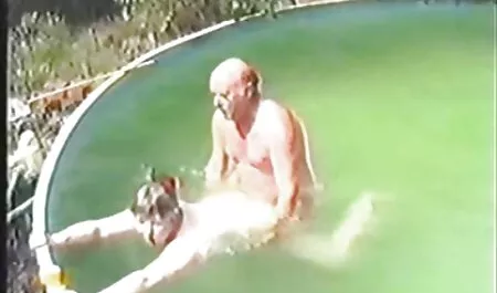 Quay lén máy rung đào xem phim sec dit nhau khong che vào âm hộ của cô gái