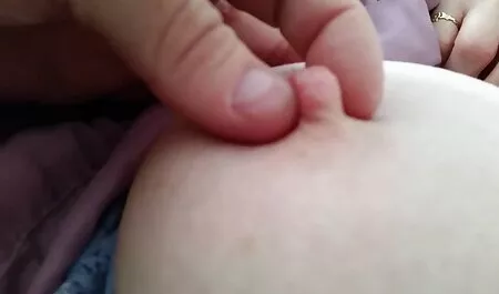 Một nhân viên trưởng thành đã sẵn sàng để fuck trong đít và kết thúc với một tia nước ngay tại nơi làm việc và ngay bây giờ với một đồng nghiệp văn phòng trẻ ﻿sec khong che