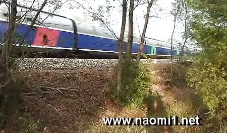 Đập mạnh vào đít vũ nữ thoát y gần như phá vỡ lỗ hậu môn của con chó cái bằng cách nhét hai sec hoc sinh khong che cái vào cùng một lúc