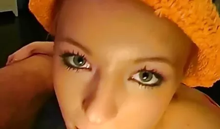 Sexy gỗ mun chó cái fucks với hai kẻ phim sec manh khong che