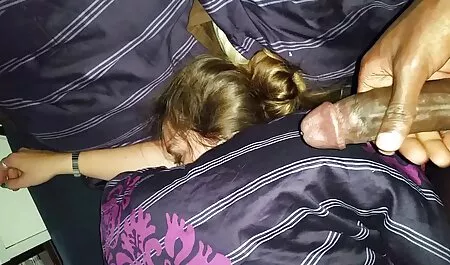 Người mẹ trưởng thành người Nga, sau một bữa tiệc với tình nhân trẻ tuổi của mình trong nước sau một bữa tiệc, đã sắp xếp một cuộc vui lộng lẫy như xem phim sec dit nhau khong che vậy với việc liếm những đứa trẻ và đưa ngón tay vào trong chúng